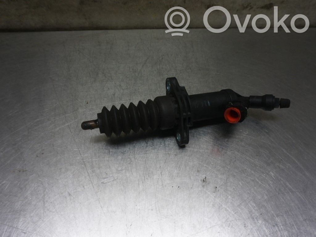 BMW 3 F30 F35 F31 Kytkimen apusylinteri 