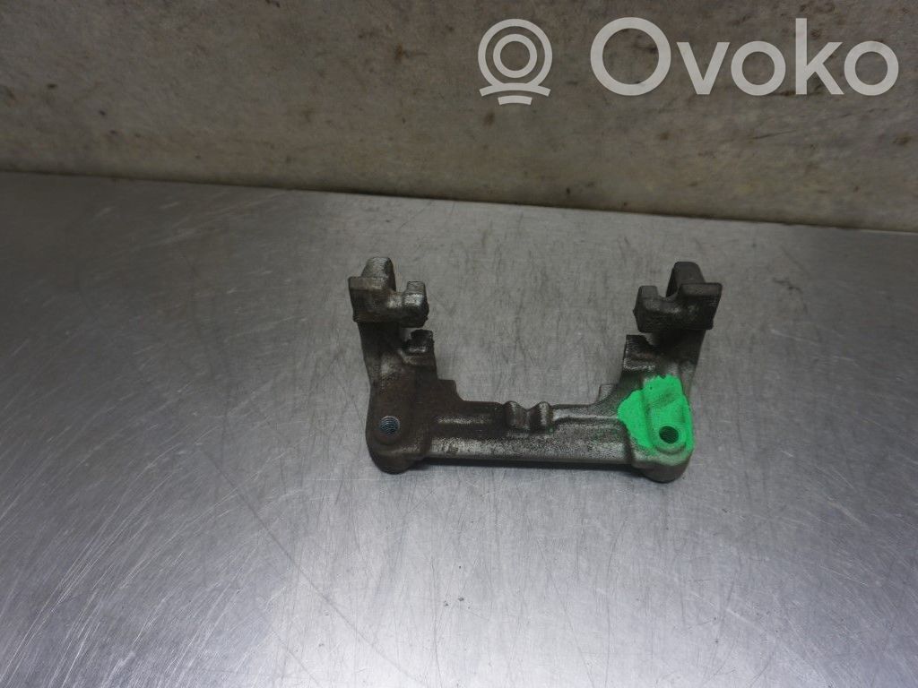 Ford Focus Mocowanie przedniego zacisku hamulca 