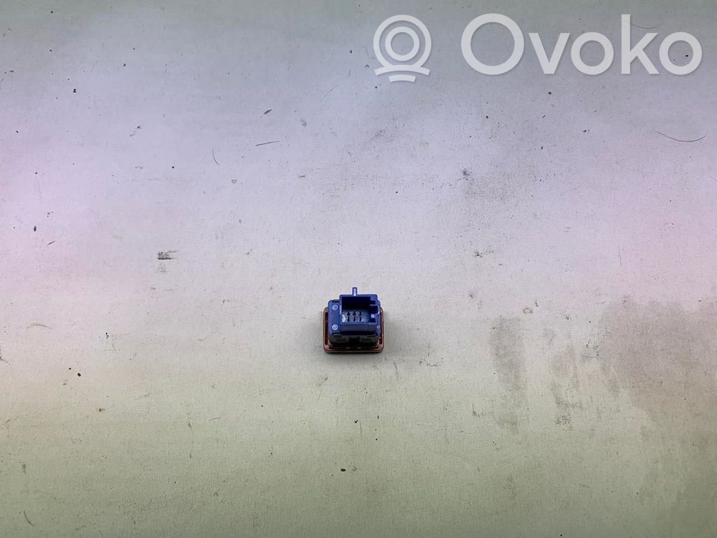 Volkswagen Polo VI Przycisk świateł awaryjnych 