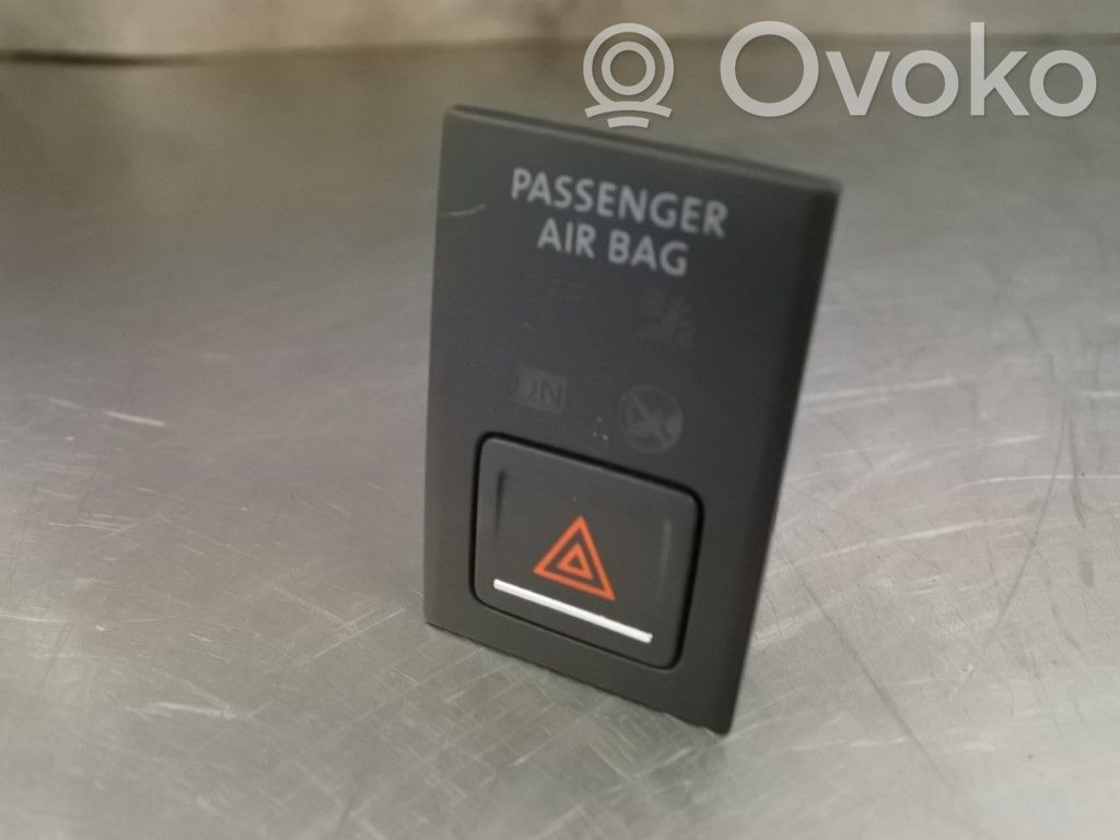 Volkswagen Golf VII Interruttore luci di emergenza 