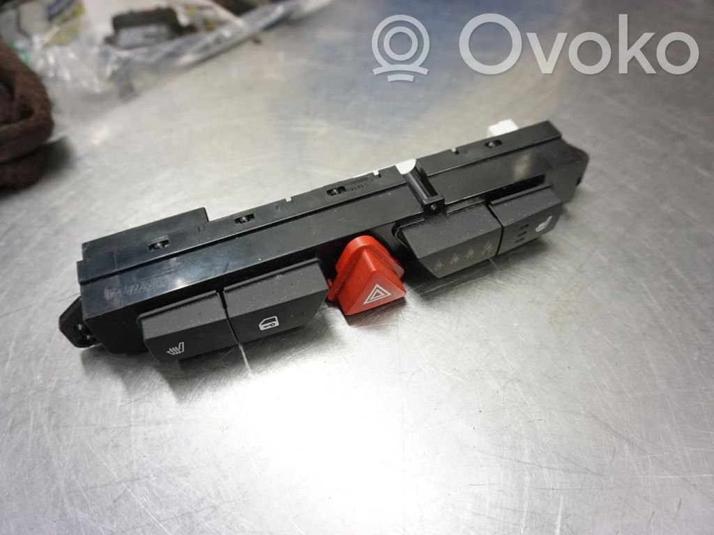 Botón interruptor de luz de peligro   937001H035EQ,N044218