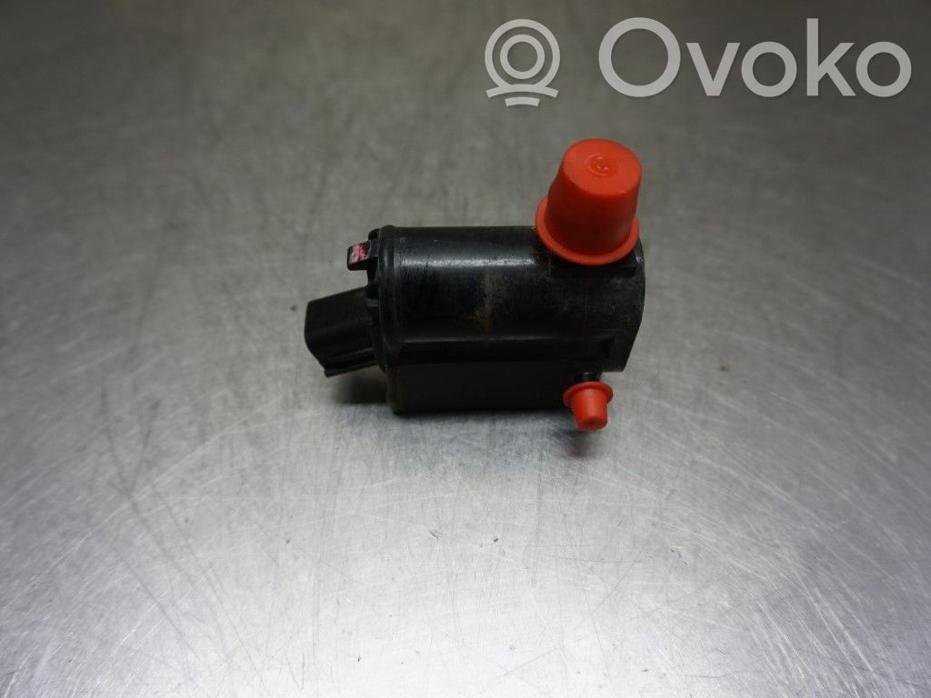 Hyundai i30 Windscreen/windshield washer pump 