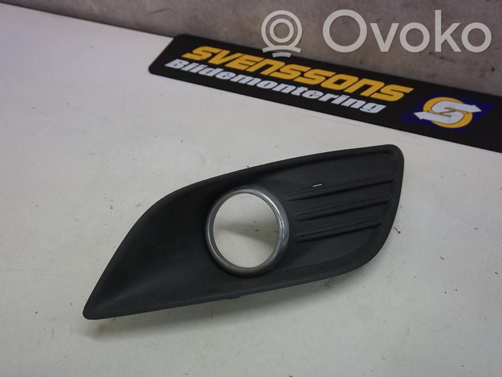 Ford Focus Maskownica / Grill / Atrapa górna chłodnicy 