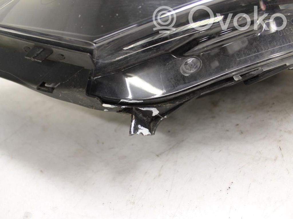 Renault Clio IV Headlight/headlamp 