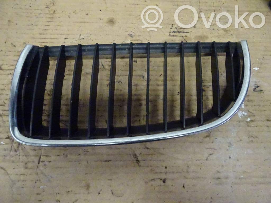 BMW 3 E90 E91 Kratka dolna zderzaka przedniego 