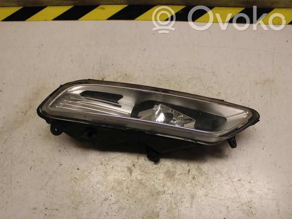 Volkswagen PASSAT B7 Światło przeciwmgłowe przednie 