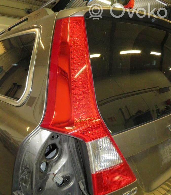 Volvo XC70 Lampy tylnej klapy bagażnika 