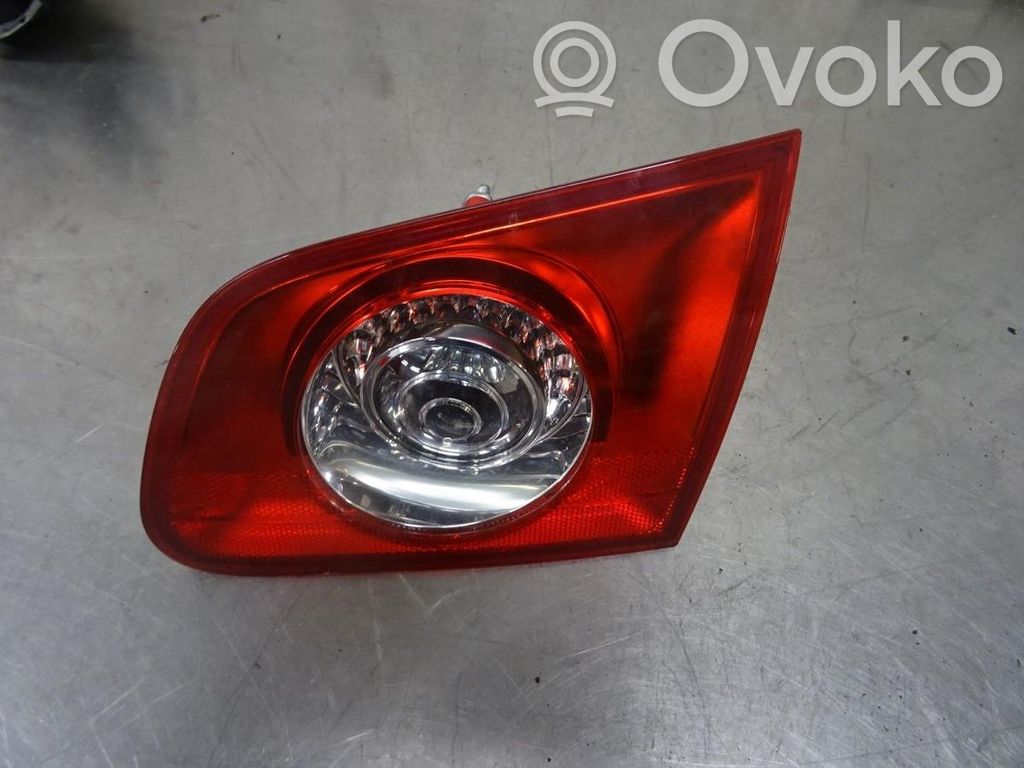 Volkswagen PASSAT B6 Lampy tylnej klapy bagażnika 