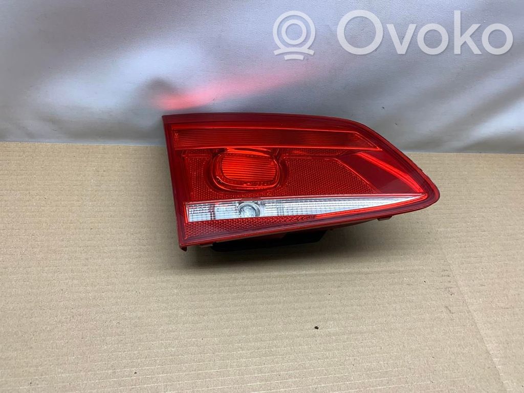 Volkswagen PASSAT B7 Lampy tylnej klapy bagażnika 