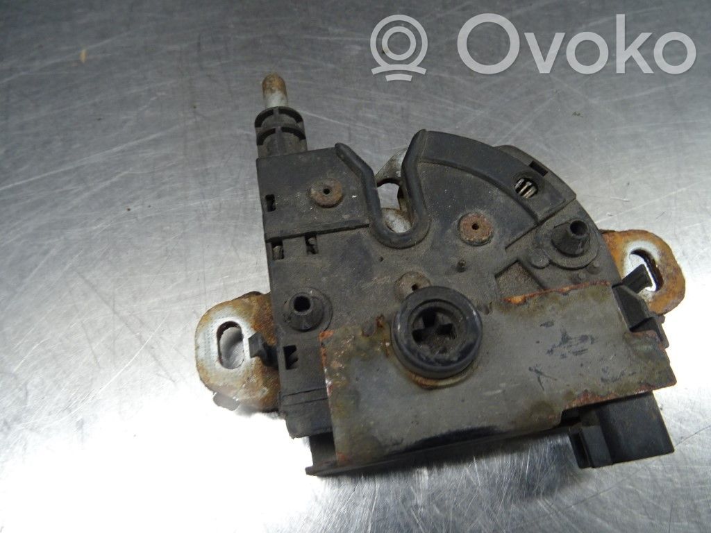 Ford Focus Dzinēja pārsega slēdzene 
