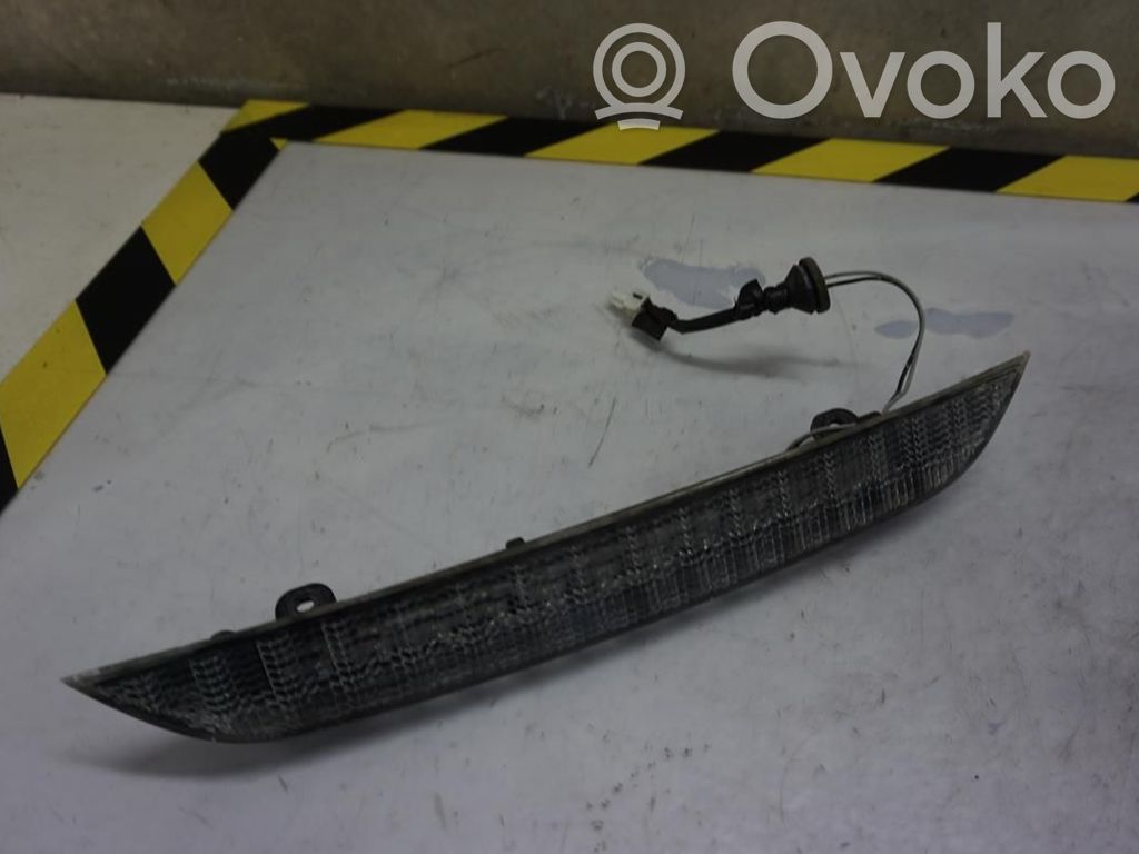 Mitsubishi Outlander Third/center stoplight 