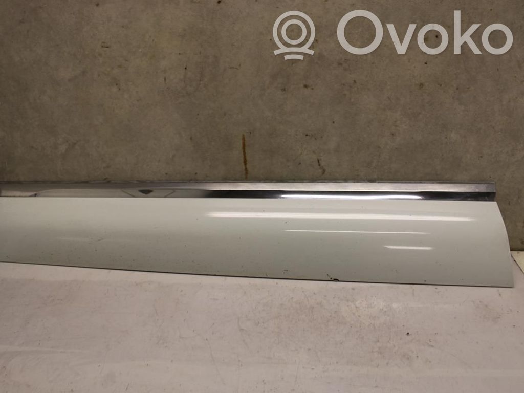 Volkswagen Touareg II Rivestimento della portiera anteriore (modanatura)