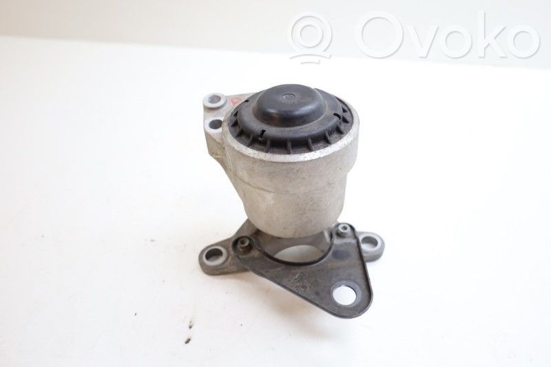 Volvo V70 Engine mount bracket 