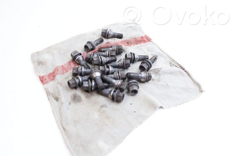 Mutterit/pultit   31423735,31439230,31423735,31439230