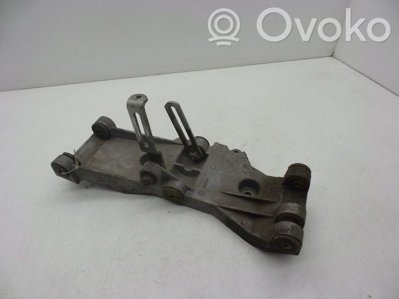 Volvo 940 Engine mount bracket 