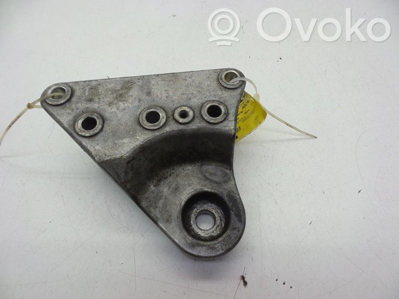 Saab 9-5 Engine mount bracket 