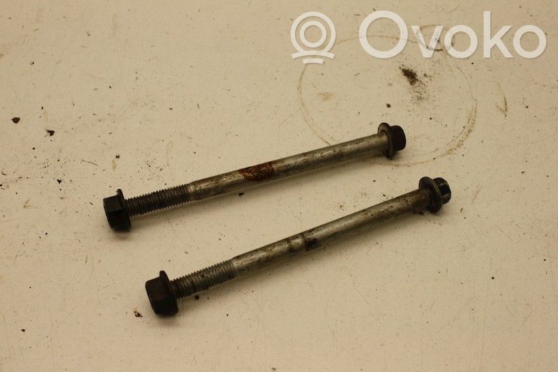 Saab 9-5 Tuercas/tornillos 