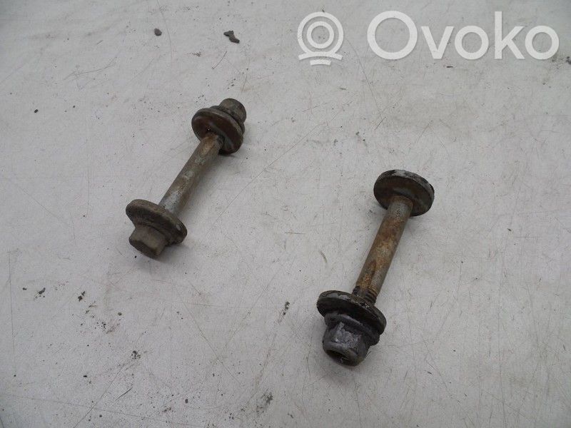Volvo S60 Mutterit/pultit 