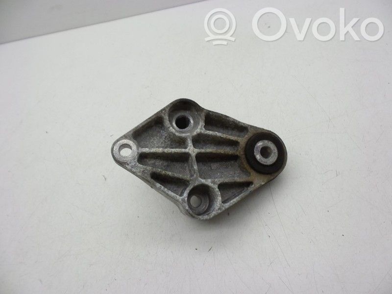 Volvo V40 Engine mount bracket 