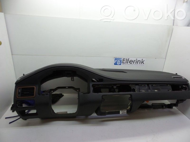 Volvo V70 Panelė 