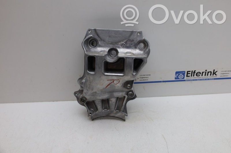 Lynk & co 01 Engine mount bracket 