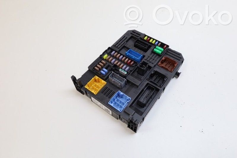 Opel Corsa F Juego de caja de fusibles 