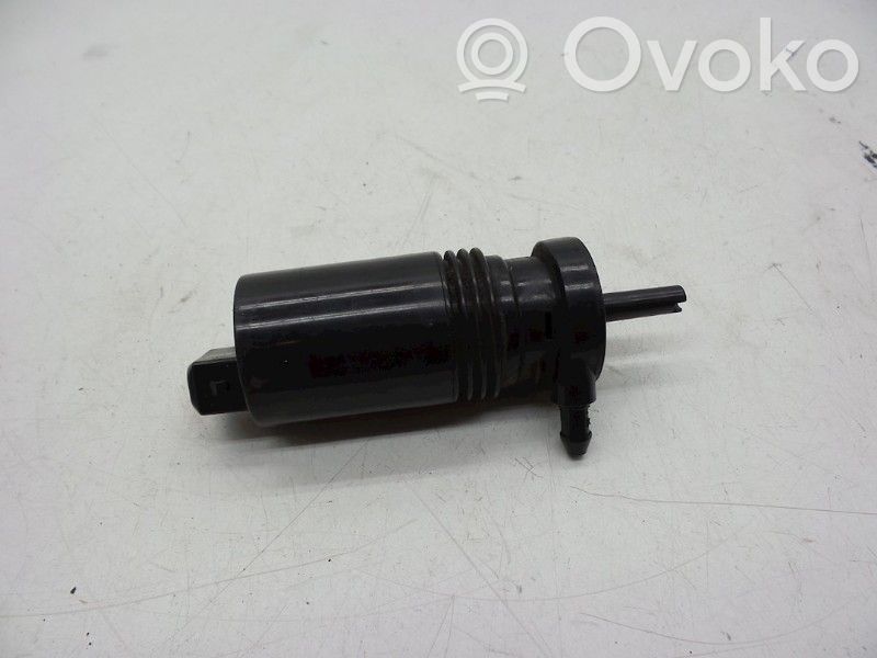 Volvo V70 Windscreen/windshield washer pump 