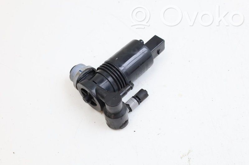 Volvo XC40 Windscreen/windshield washer pump 