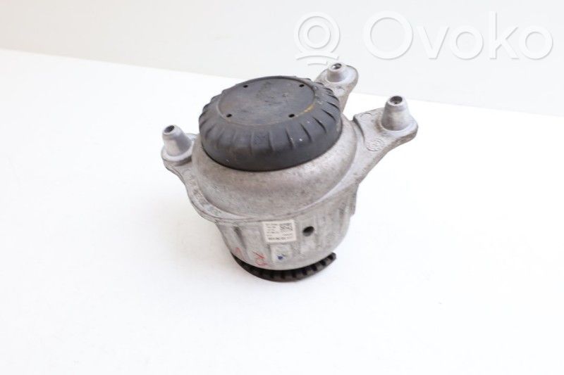 Mercedes-Benz C W205 Engine mount bracket 