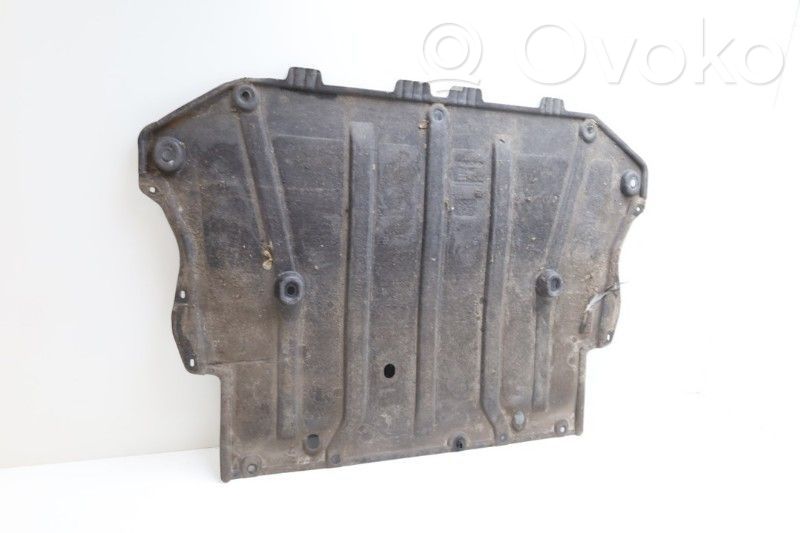 Volvo XC40 Placa protectora/protector antisalpicaduras motor 