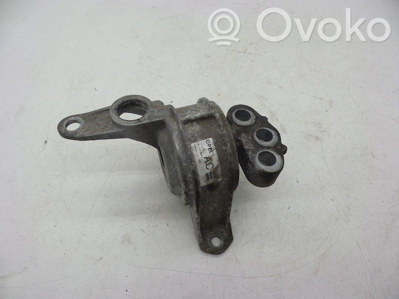 Engine mount bracket   13271774,13271774