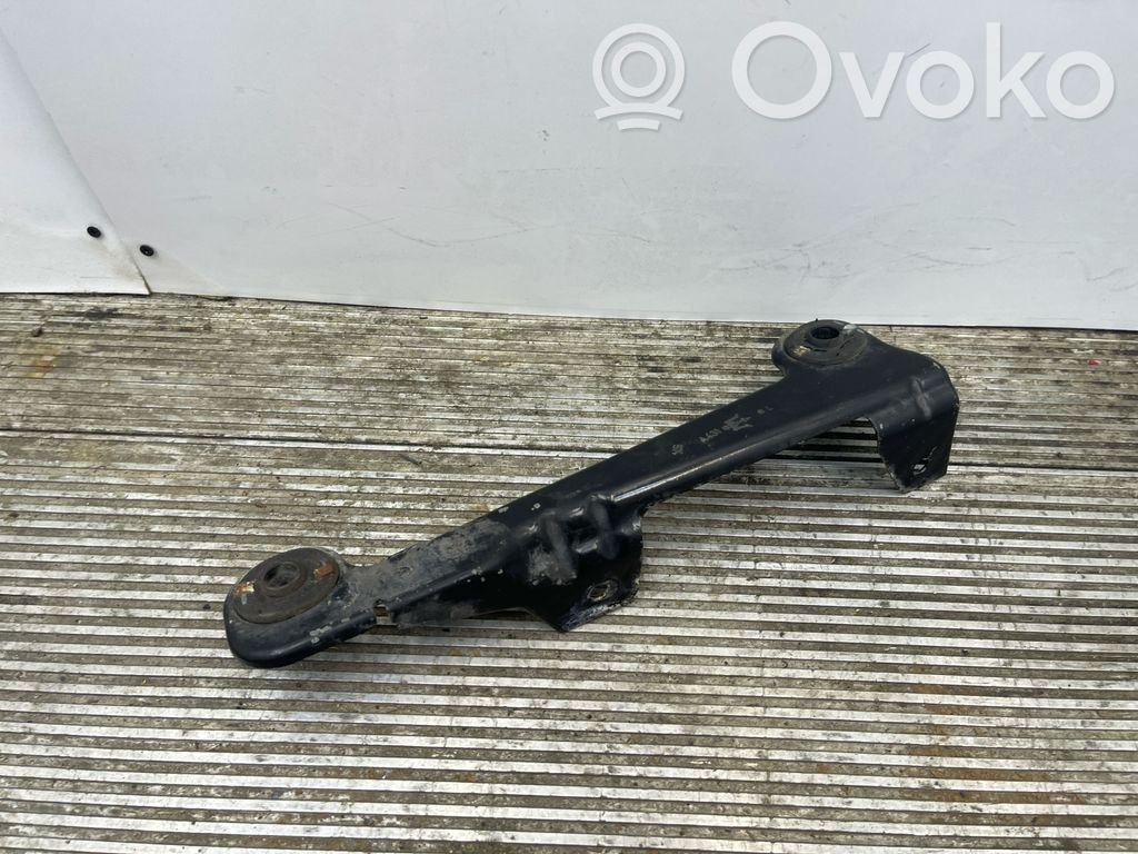 Intercooler pipe mounting bracket   A431,66833