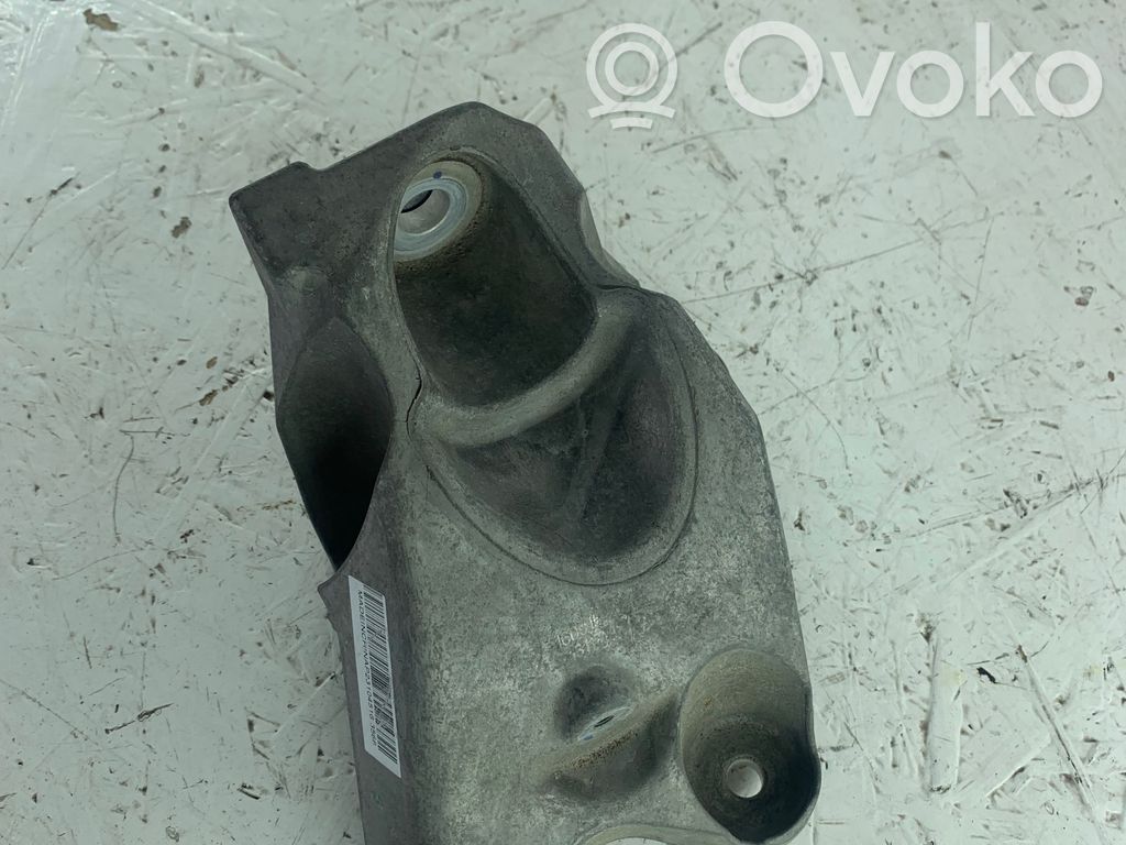 Chevrolet Camaro Engine mounting bracket 