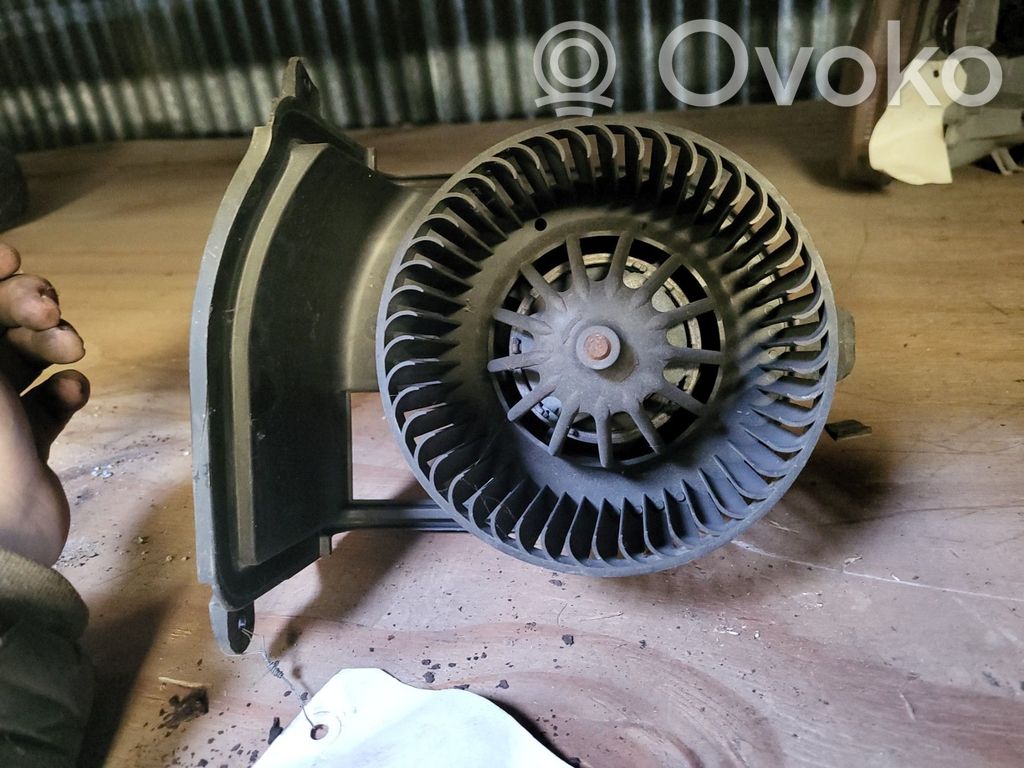 Renault Clio II Lämmittimen puhallin 