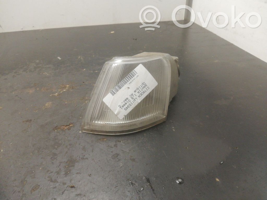 Citroen Xantia Semnalizator bară față 
