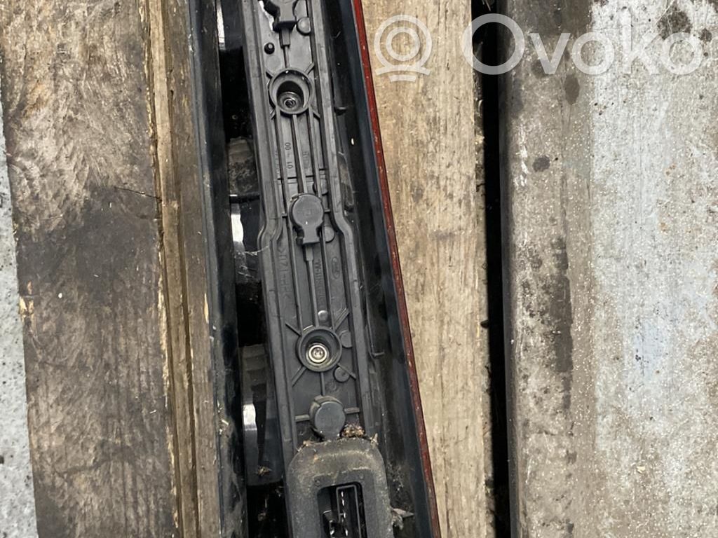 Ford C-MAX I Aizmugurējais lukturis virsbūvē 