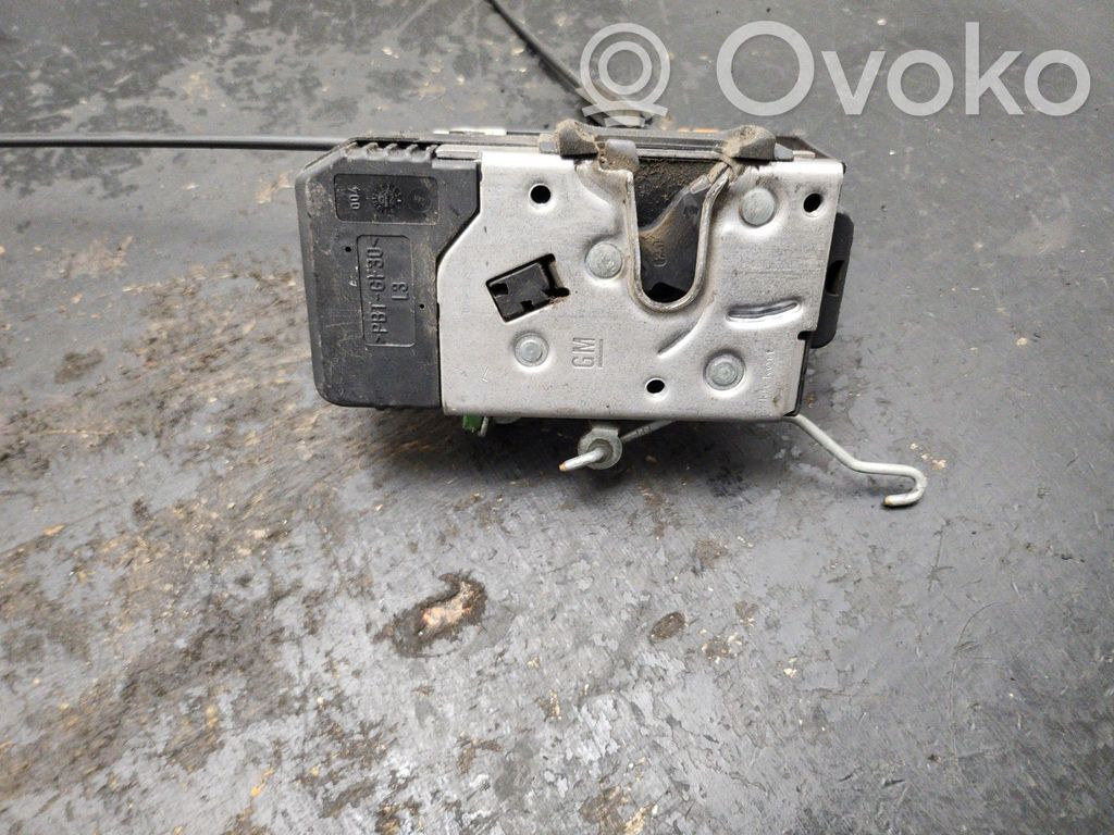 Opel Corsa C Priekšpusē slēdzene 