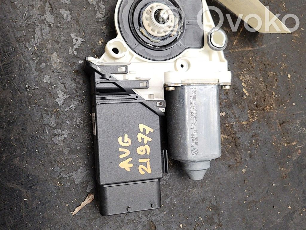 Volkswagen Golf IV Silnik regulatora szyby drzwi przednich 