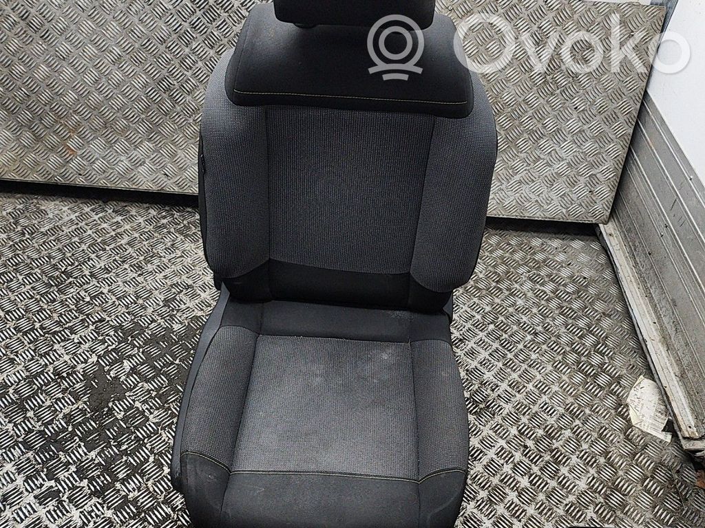 Citroen C3 Etumatkustajan istuin 