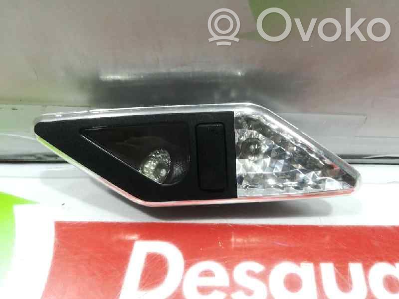 Éclairage lumière plafonnier avant   8375585