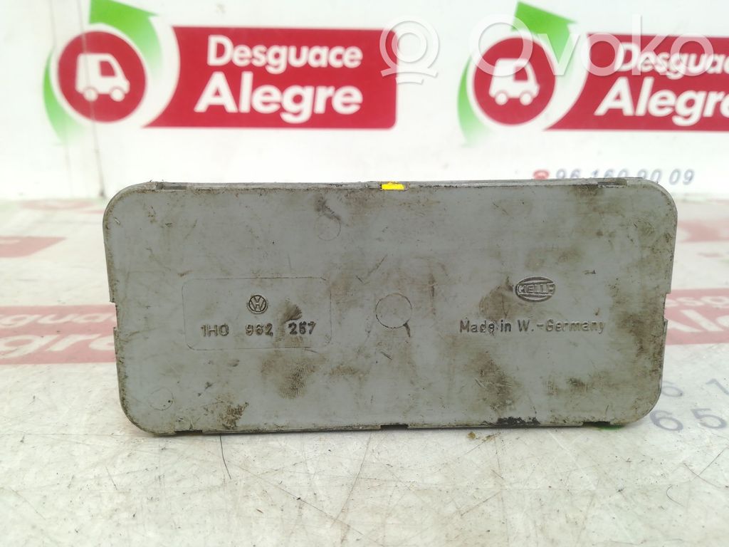 Volkswagen Golf III Oven keskuslukituksen ohjausyksikön moduuli