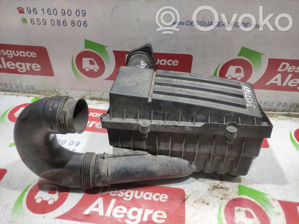 Opel Vivaro Air filter box 