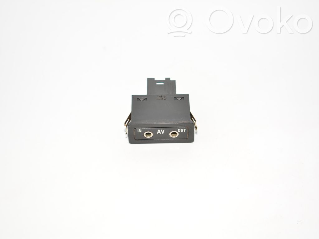 Enchufe conector entrada auxiliar   8368346