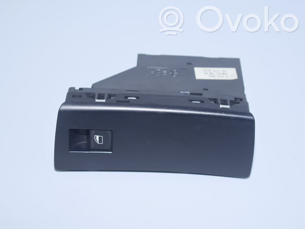 Electric window control switch   6952800