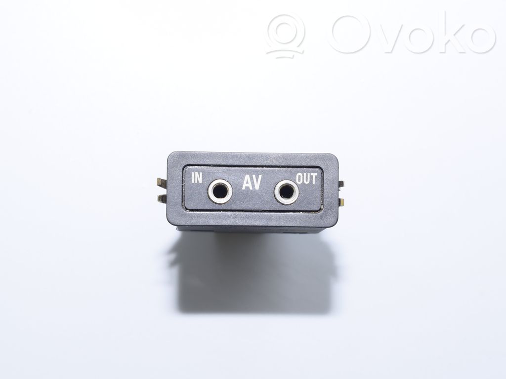 Enchufe conector entrada auxiliar   8368346