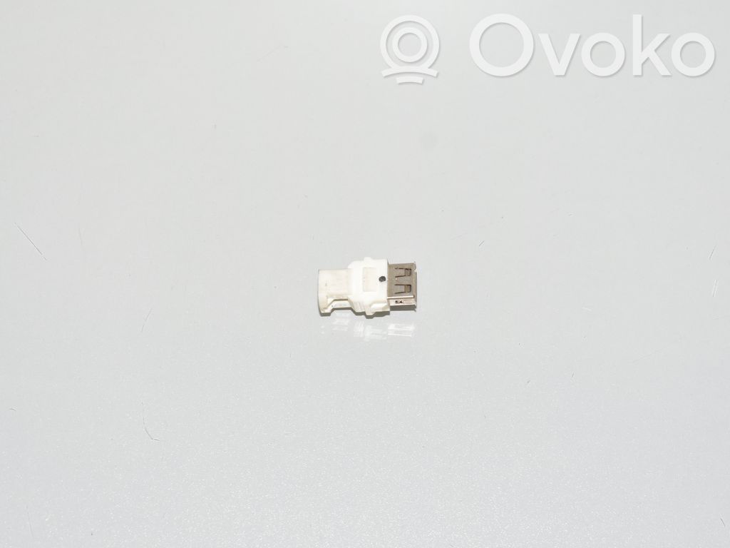 BMW 6 G32 Gran Turismo USB socket connector 