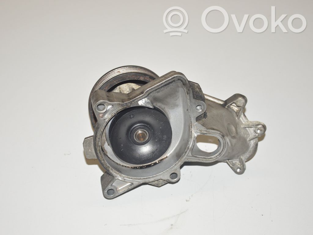 BMW 5 E39 Water pump 
