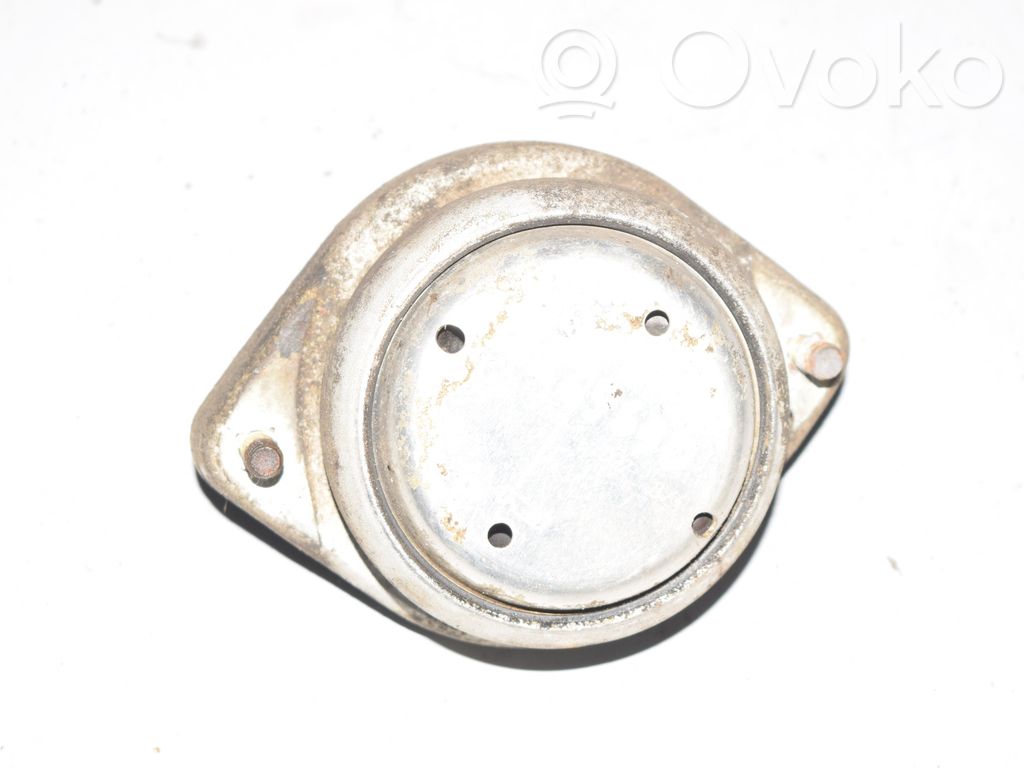 BMW 7 E38 Engine mount bracket 