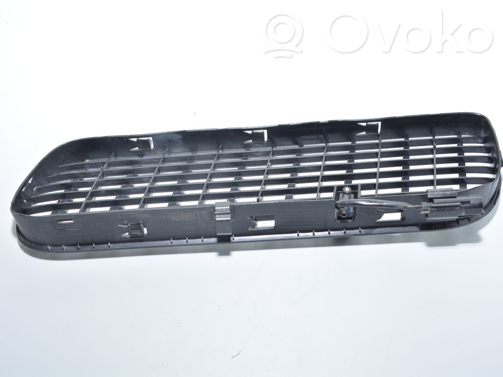 Grille calandre de capot   8402670