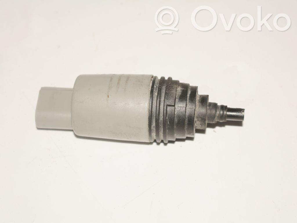 Windscreen/windshield washer pump   6934159